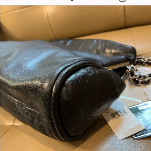 Chanel Lambskin soft hobo bag - Picture 9 of 16